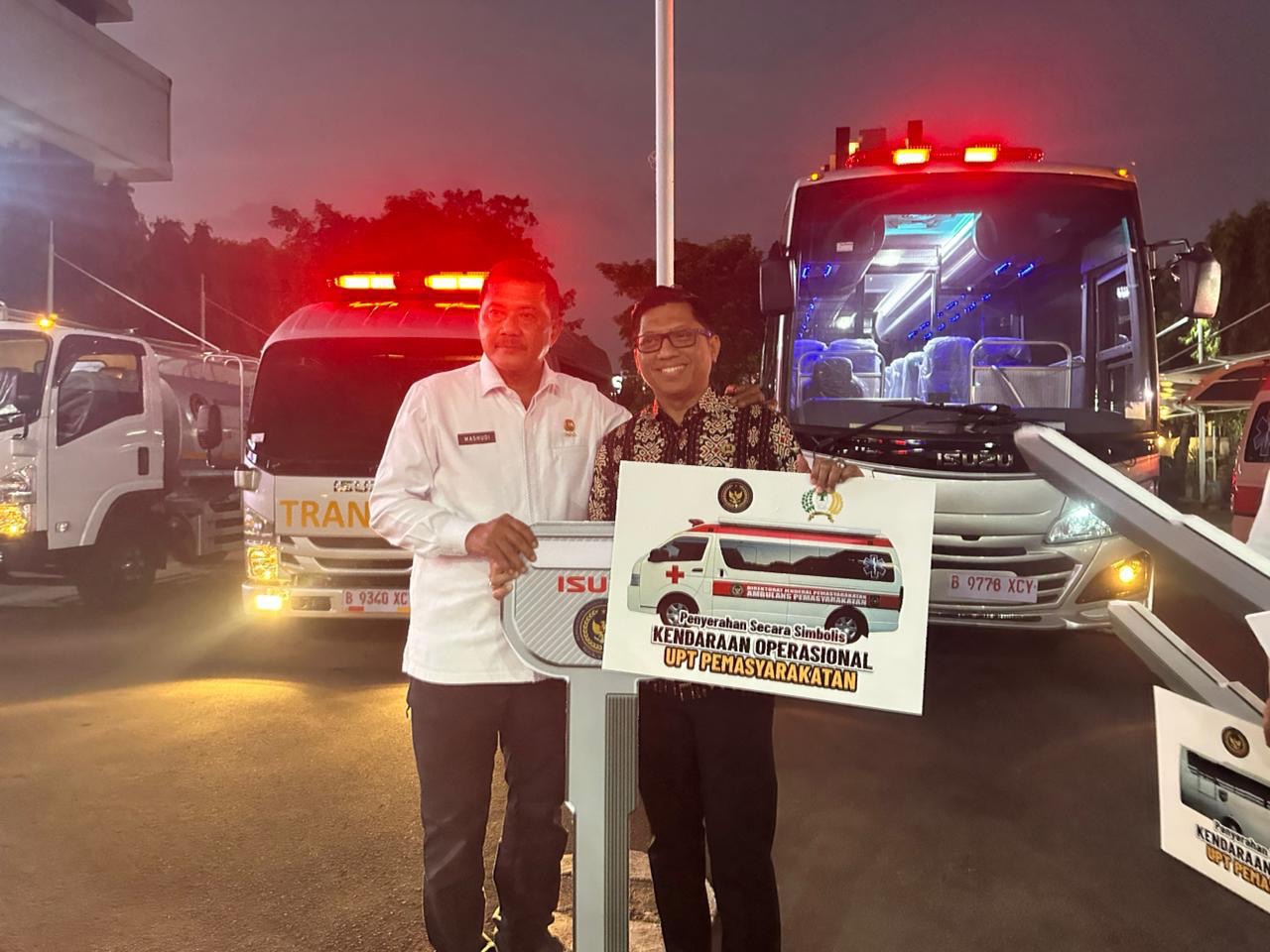 Optimalkan Pelayanan Prima, Kanwil Ditjenpas Maluku Terima Bantuan Dua Unit Mobil Ambulans dan Satu Unit Mobil&nbsp;Transpas&nbsp;Dari Ditjenpas