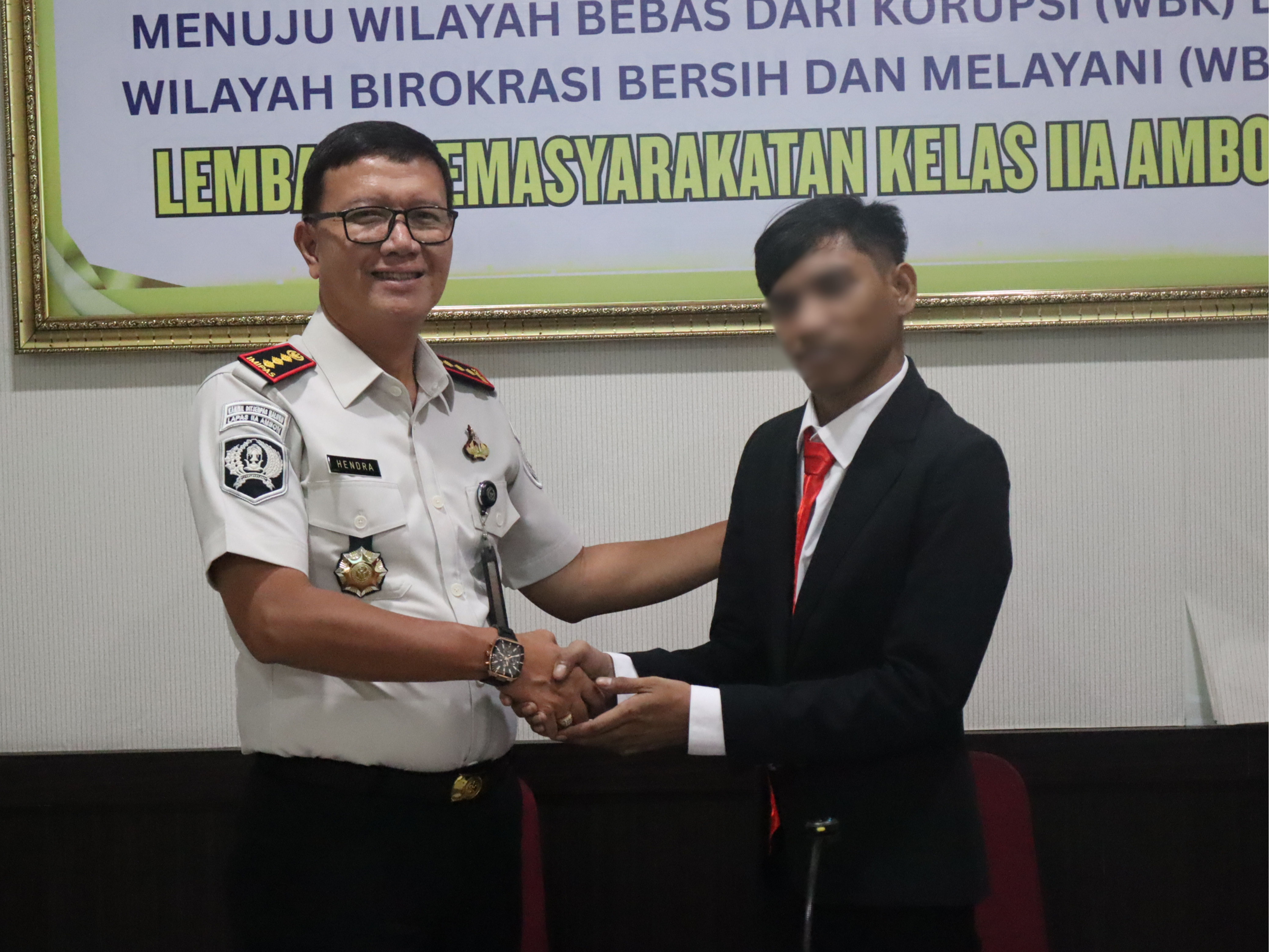 Keterbatasan Ruang Bukan Halangan, Warga Binaan Lapas Ambon Sukses Raih Gelar Sarjana